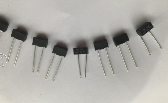 迷你 方形慢斷保險絲